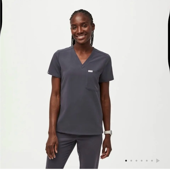 Grey women’s XL Fig’s short sleeve scrub top #scrubs - Picture 1 of 3